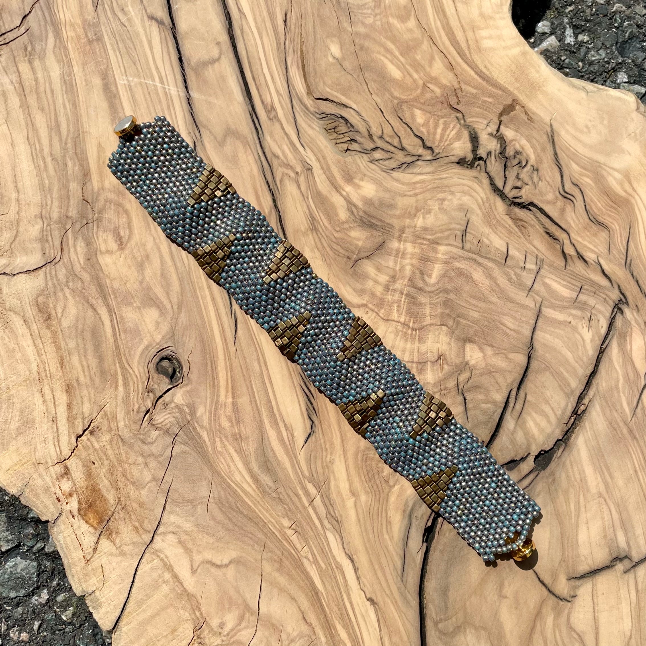 Reptile Bracelet (Iridescent/Gold)