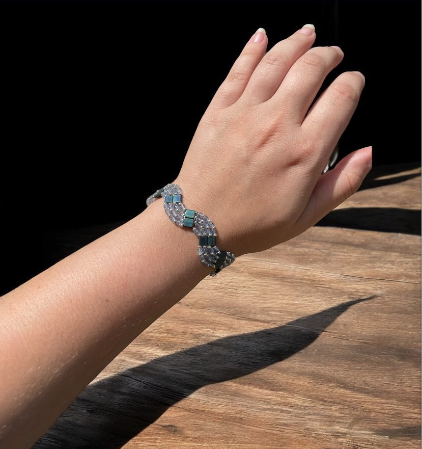 Wave Bracelet (Blue/Iridescent)