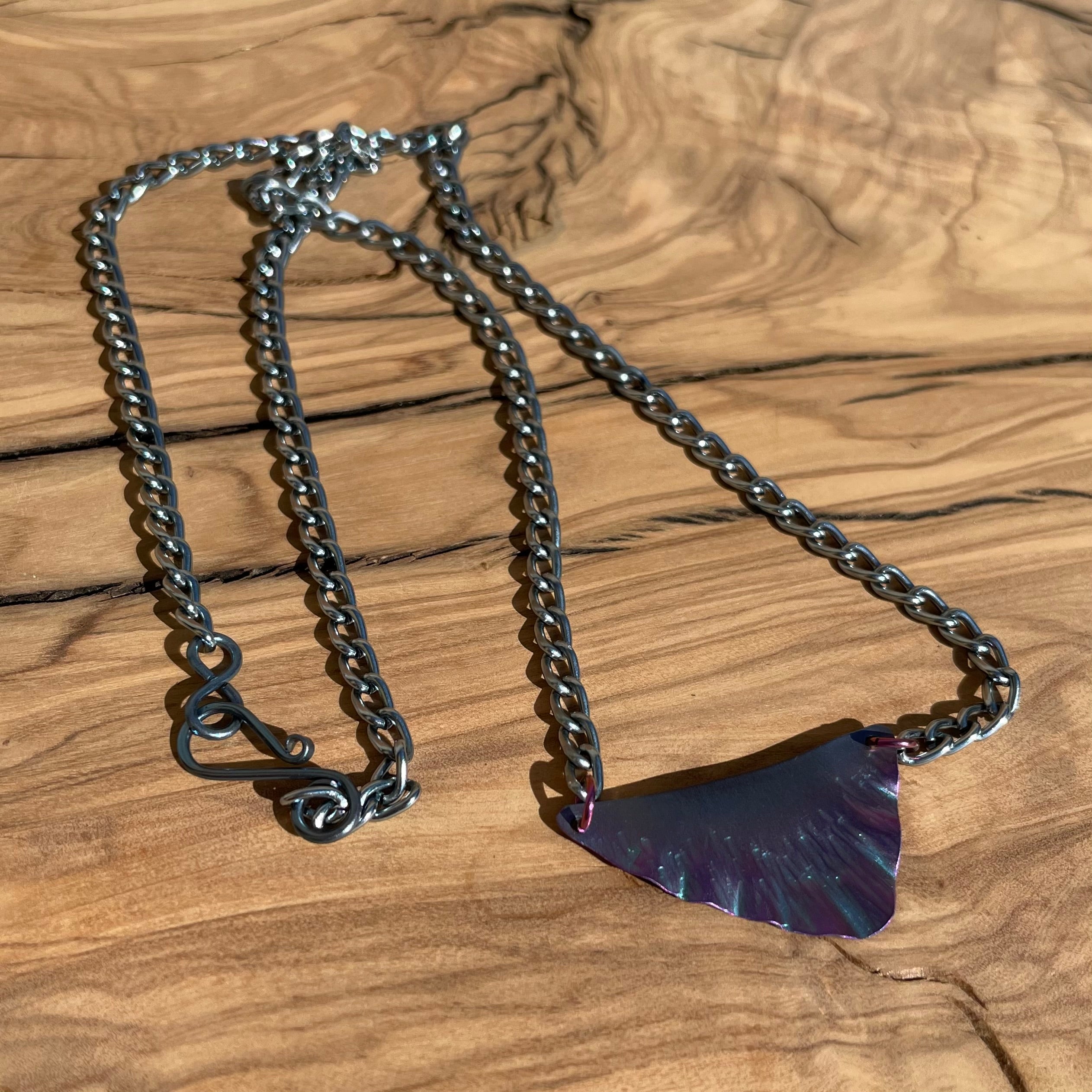 Wavy Triangle Nacklace